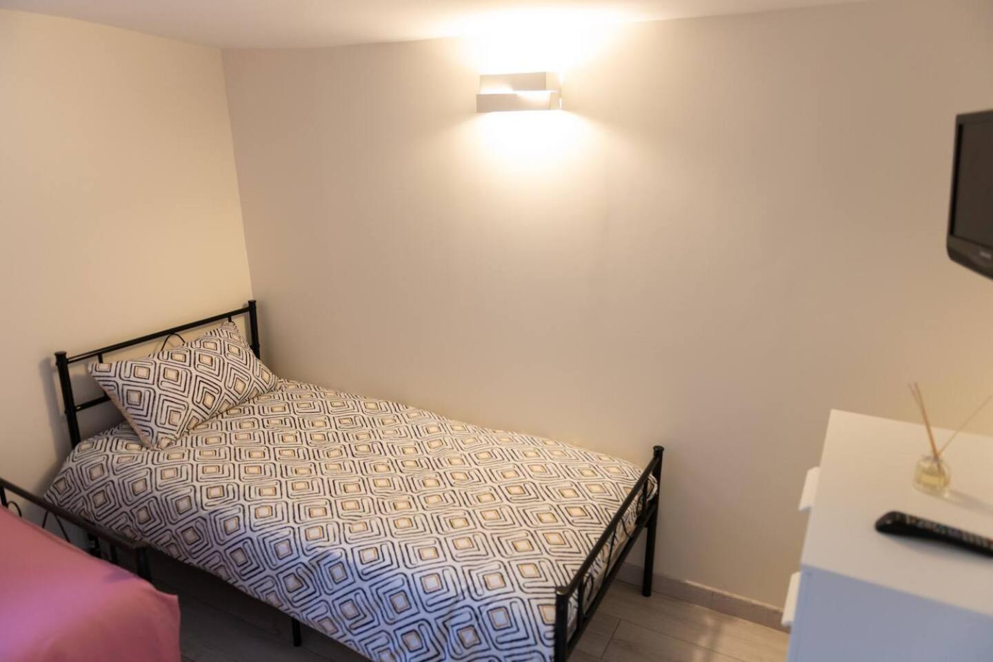 Apartamento Gheddachi Gentilly Exterior foto
